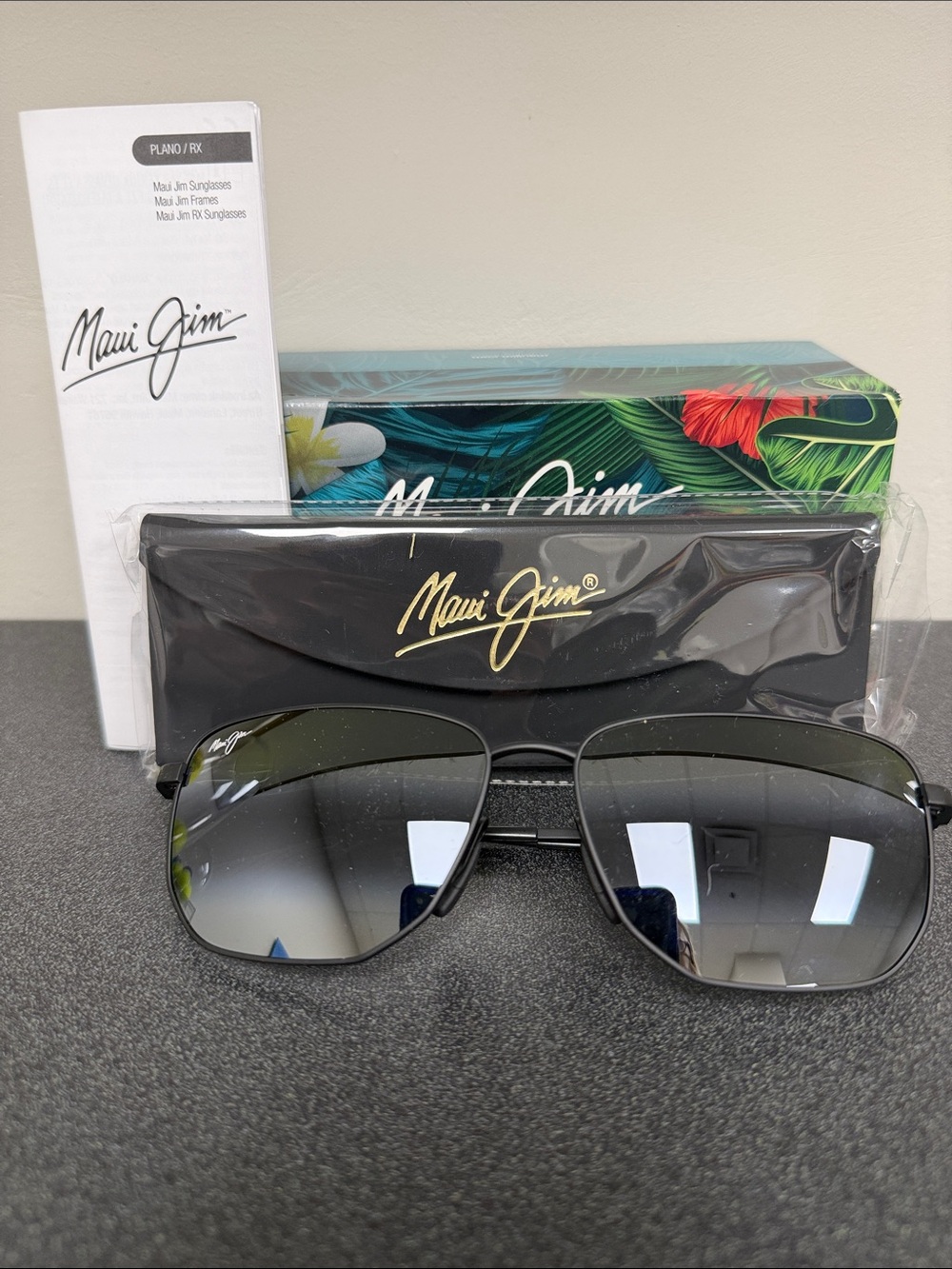 New! Maui Jim Lamalama 652-02 Square Polarized Sunglasses w/ Titanium Frame Back